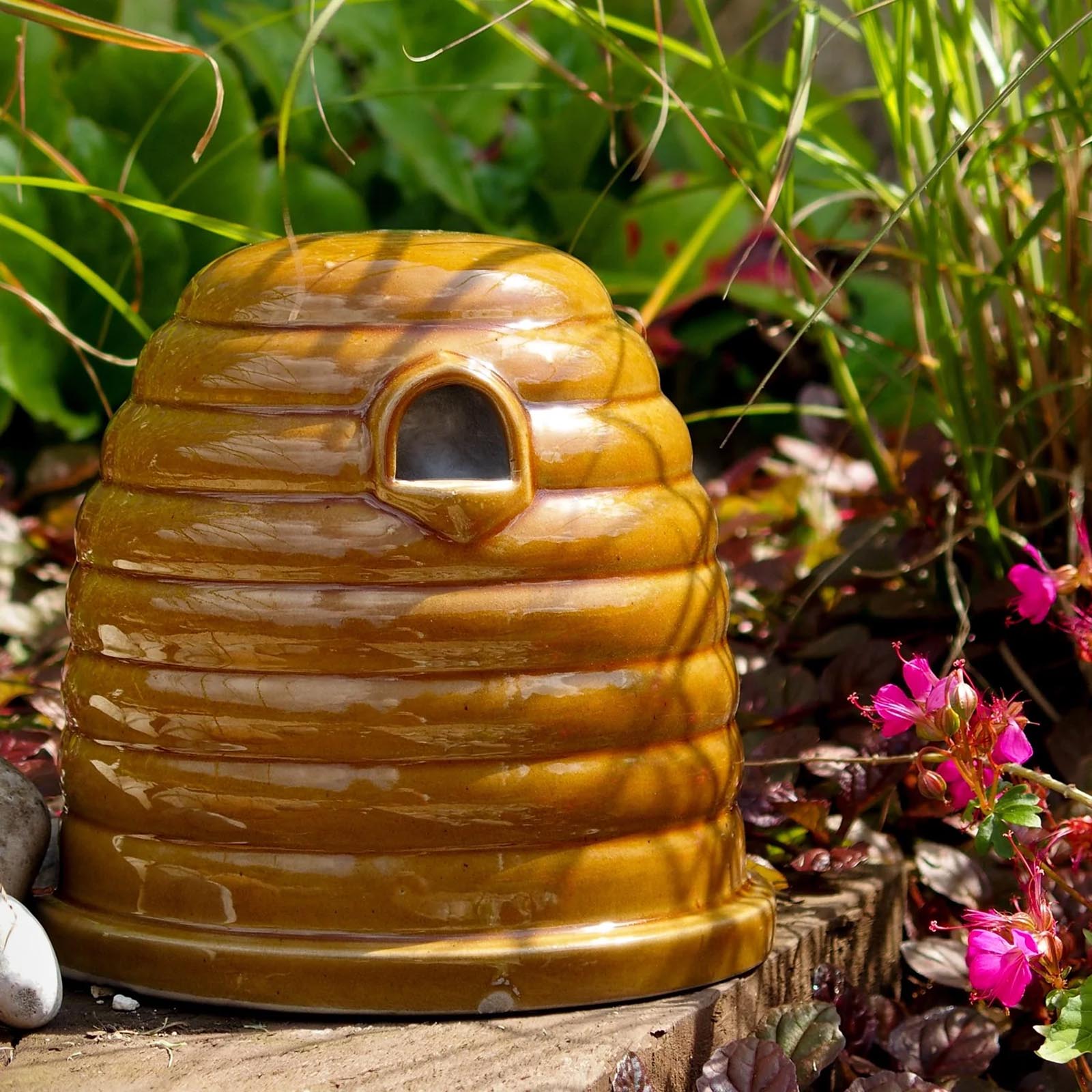 Wildlife World Ceramic Bumblebee Nester